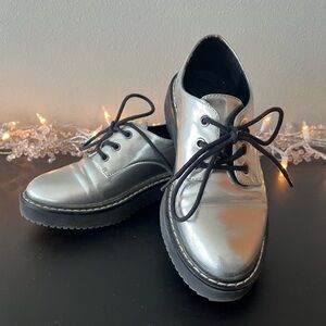 Madden Girl Silver Lace-Up Oxford Loafer Shoes Size 7